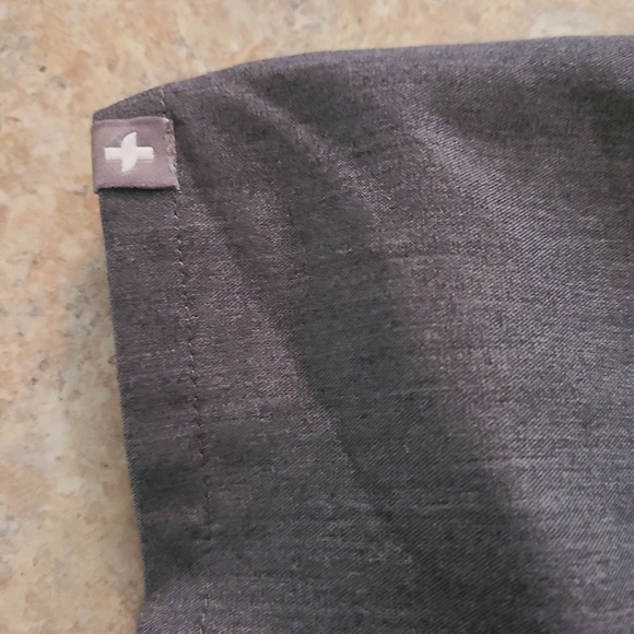 Figs Technical Collection Gray Scrub Top in Size Medium - Picture 5 of 5